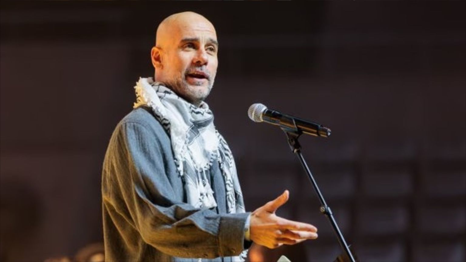 "غوارديولا الإنسان".. فيلسوف بالملعب وخارجه