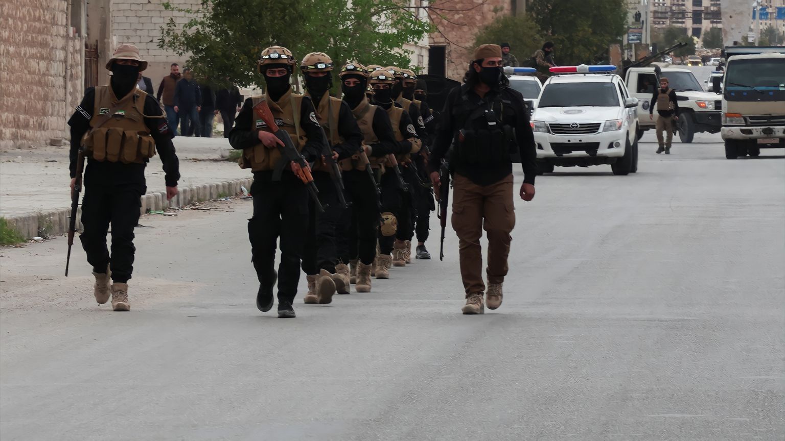 قوات سوريا الديمقراطية تبدأ الانسحاب من حلب