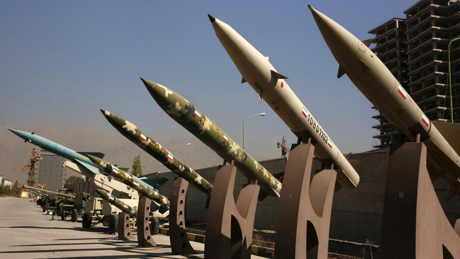 "صواريخ باليستية لروسيا".. عقوبات أوروبية مرتقبة على إيران