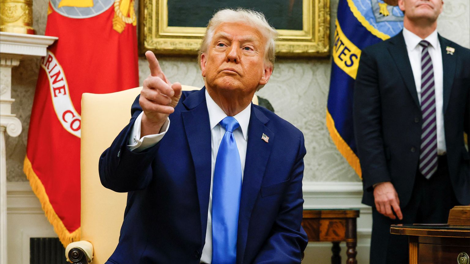 ترامب يناقض نفسه.. ويحل مشكلات العالم بـ"المنتجعات"