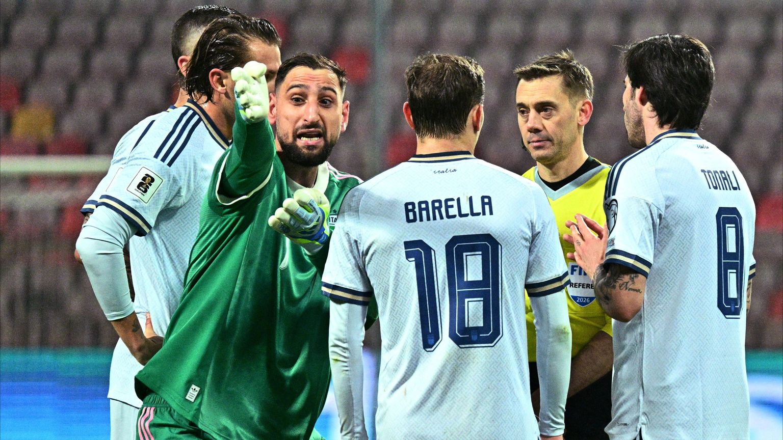 "حرامي الورقة".. بطل شعبي في المونديال