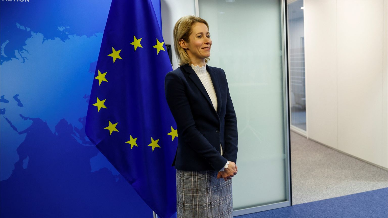 أوروبا تخطط لتخفيف "تدريجي" لعقوبات سوريا