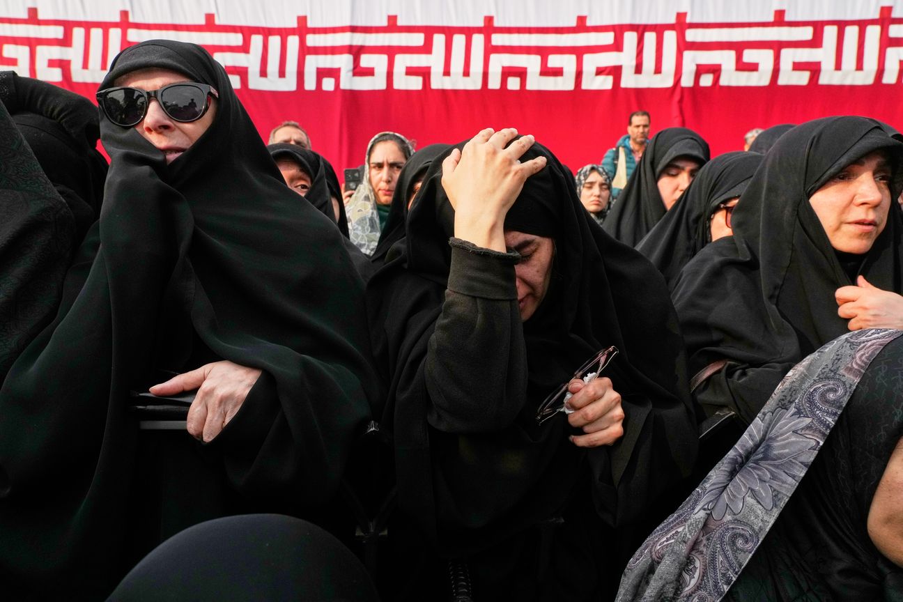 لاريجاني وسليماني.. إيران تخسر وجه النظام وقائد ذراعها القمعي