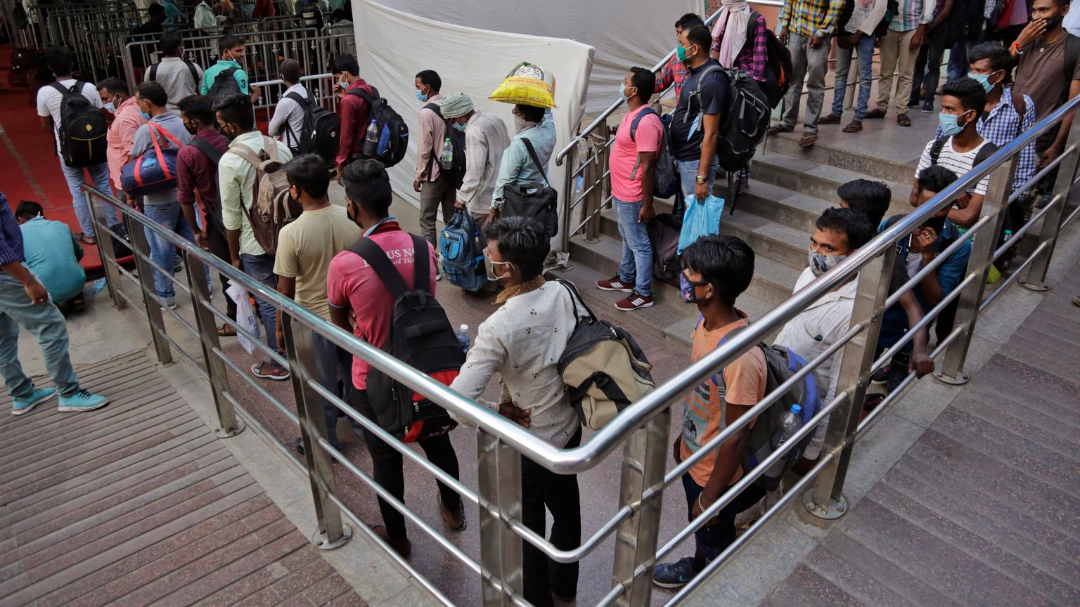 الهند تواجه الزحام بـ100 مطار