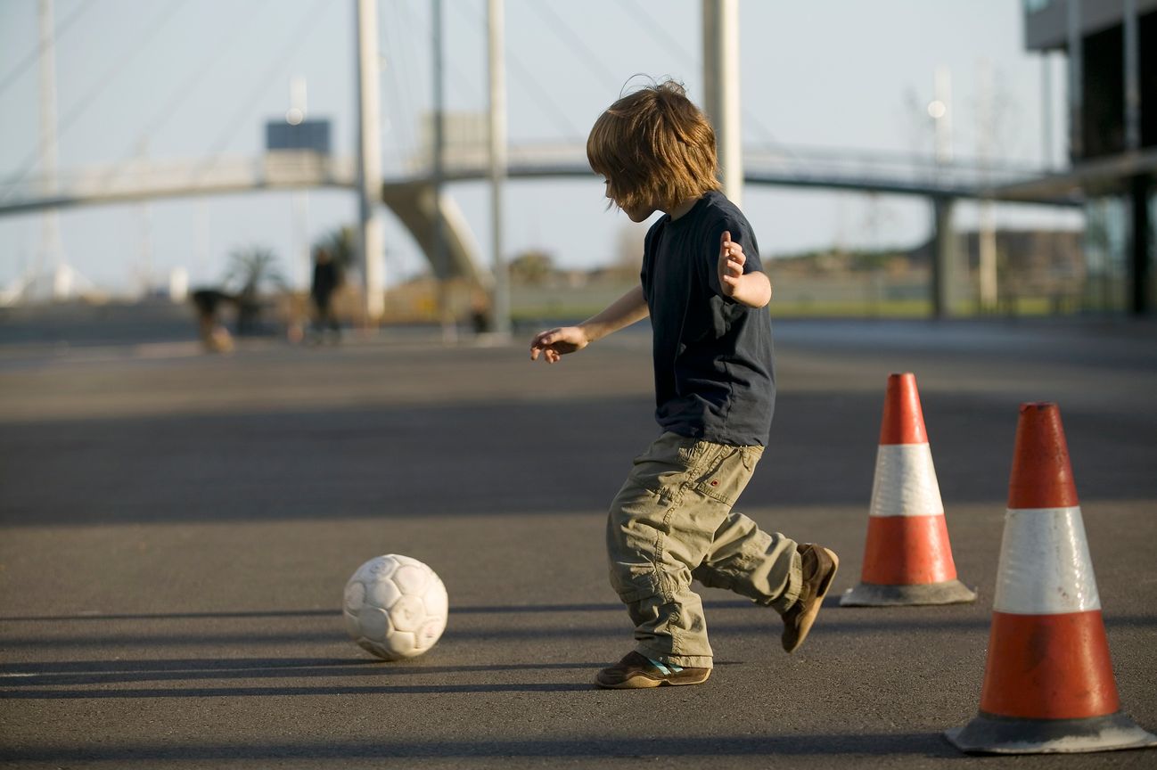لا بيب ولا مورينيو.. كرة الشارع هي المدرب الأفضل