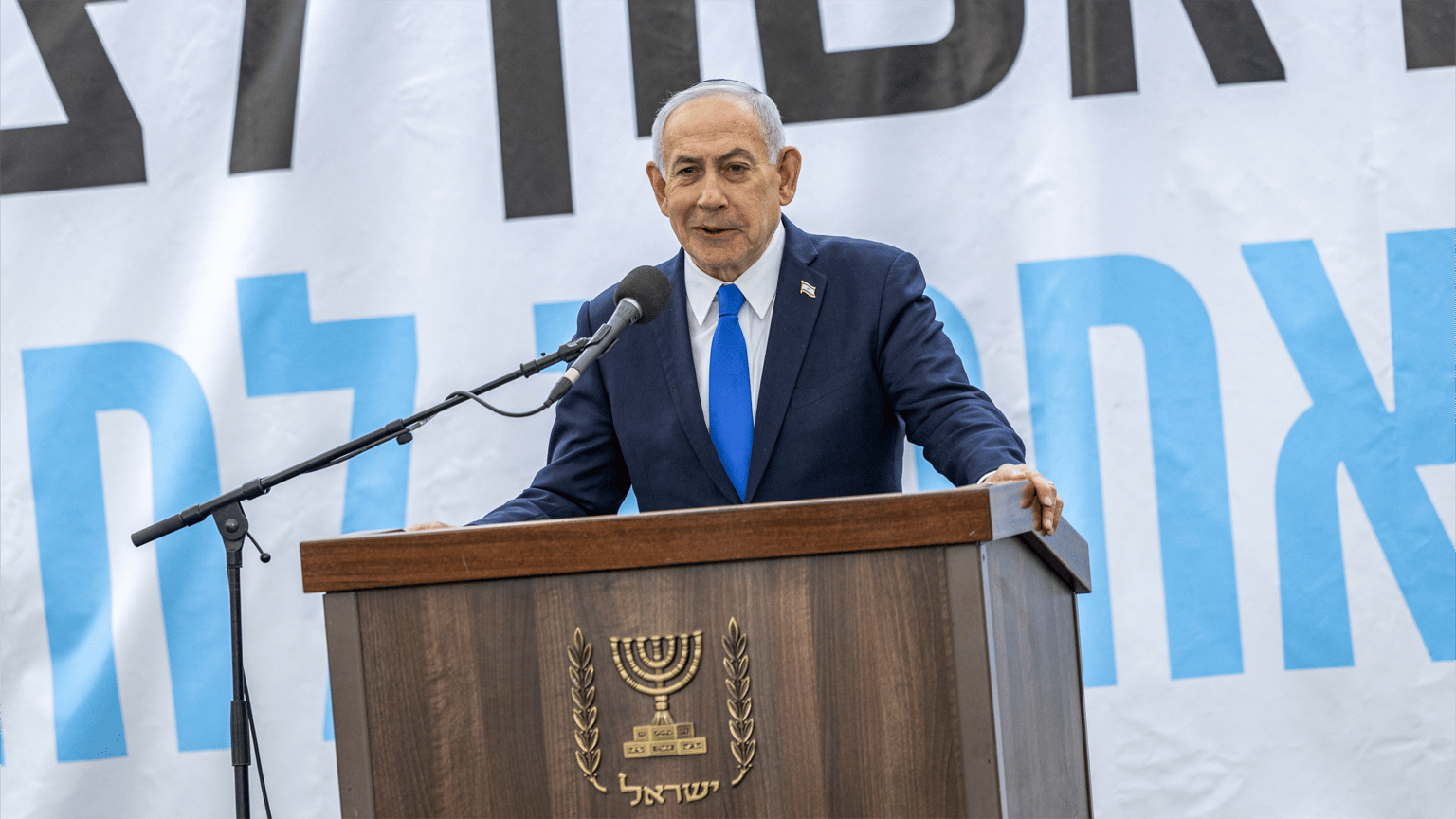 نتنياهو يعيد تفسير هدنة غزة.. ماذا يعني نزع السلاح قبل الإعمار؟