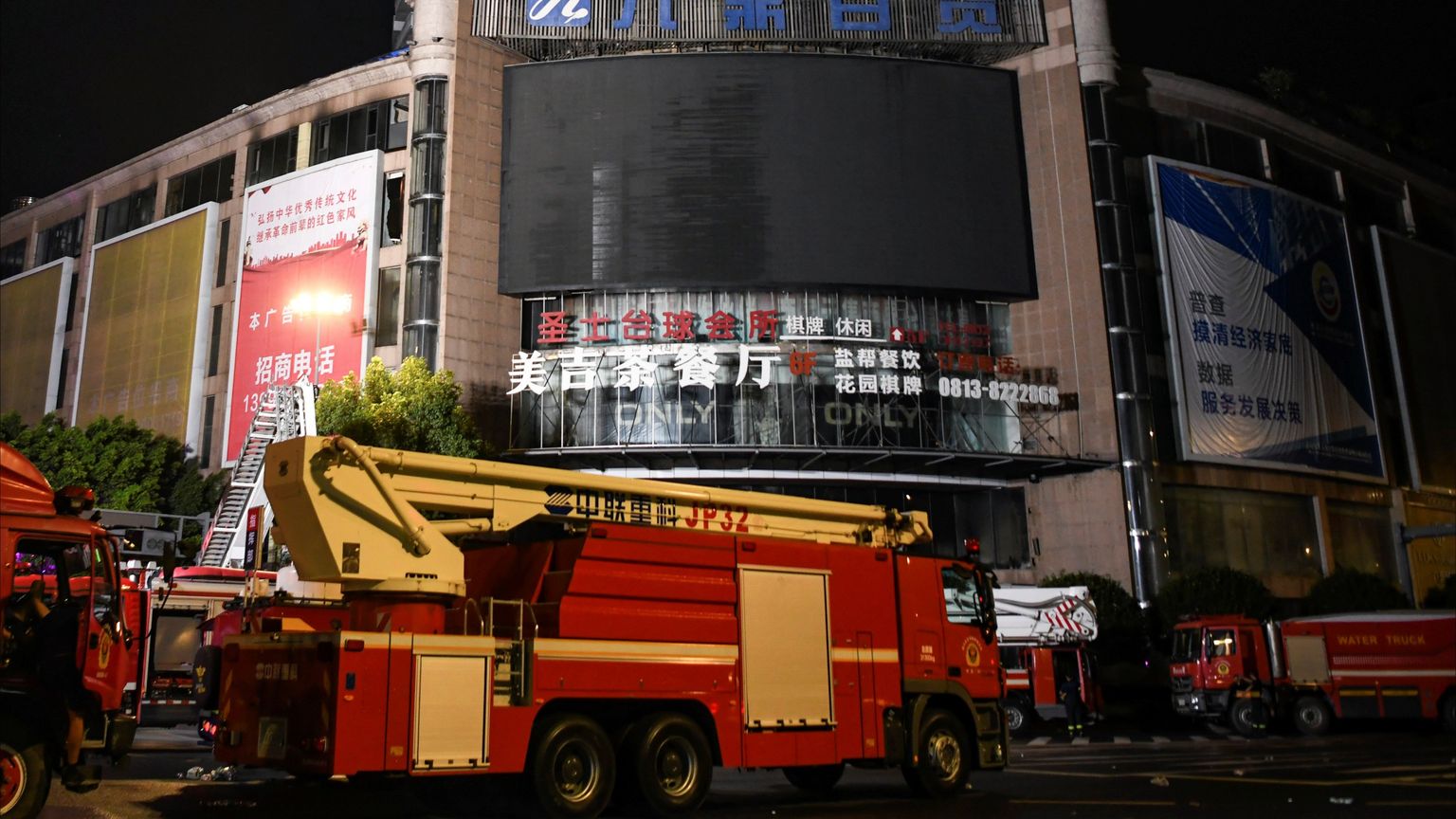 الصين.. حريق كبير بمركز تجاري يقتل ١٦ شخصا