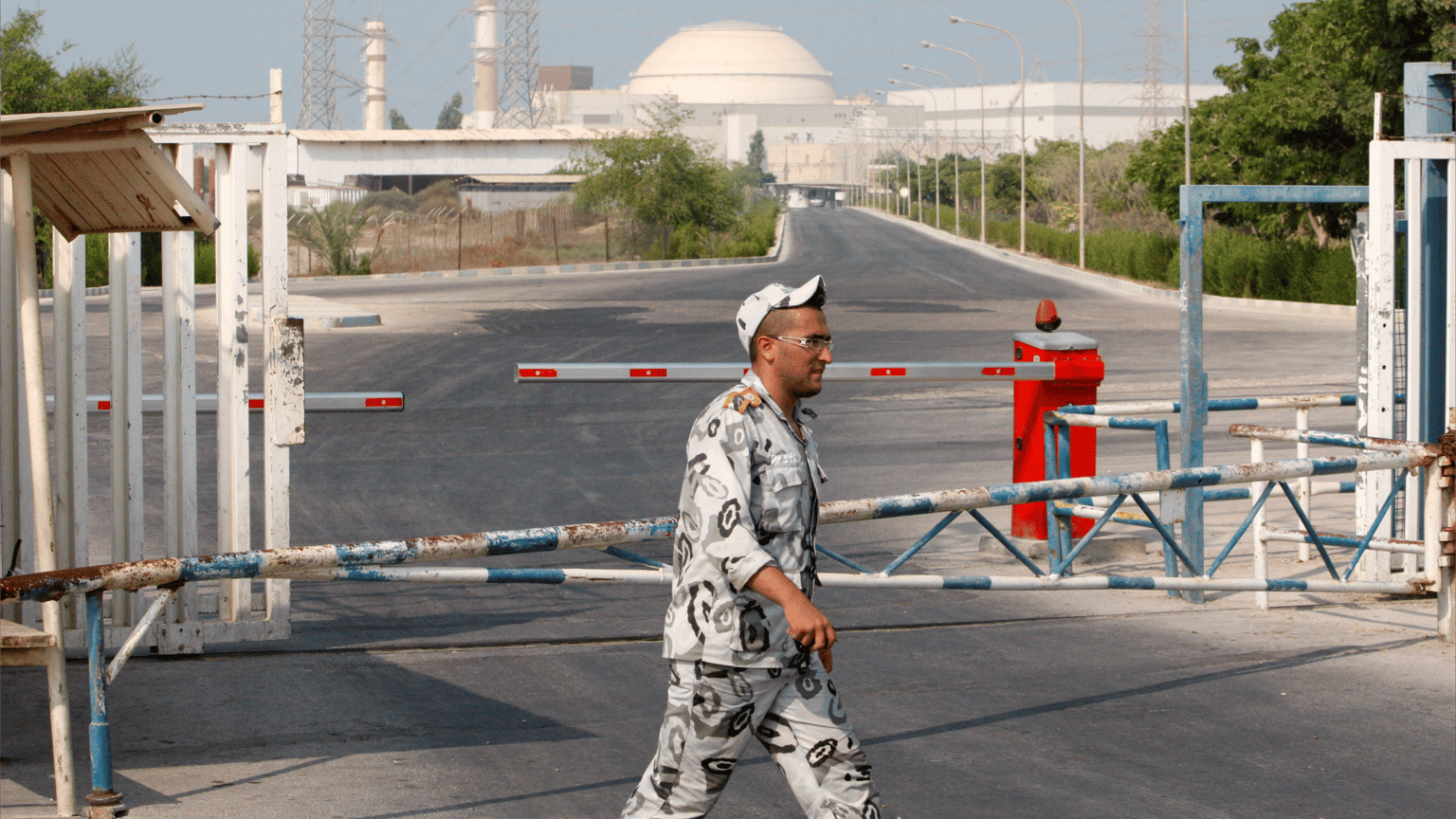 فرنسا تحذر من "مواجهة عسكرية شبه حتمية" مع إيران