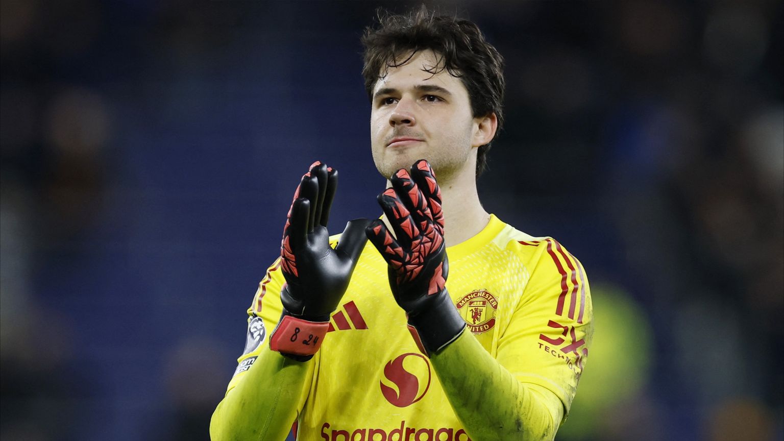 حارس يونايتد يفضل NBA على كرة القدم