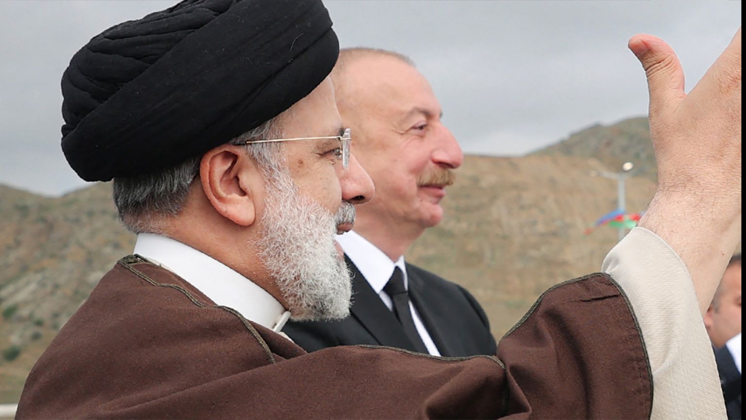 رئيس أذربيجان يعرض مساعدة بلاده للعثور على طائرة رئيسي