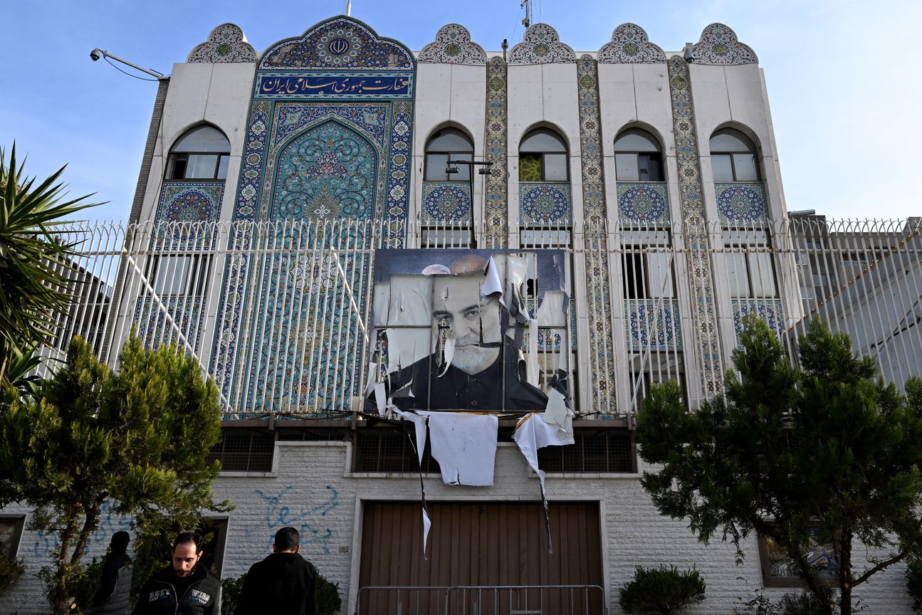 رد على خامنئي؟.. وزير خارجية سوريا الجديد يحذر إيران