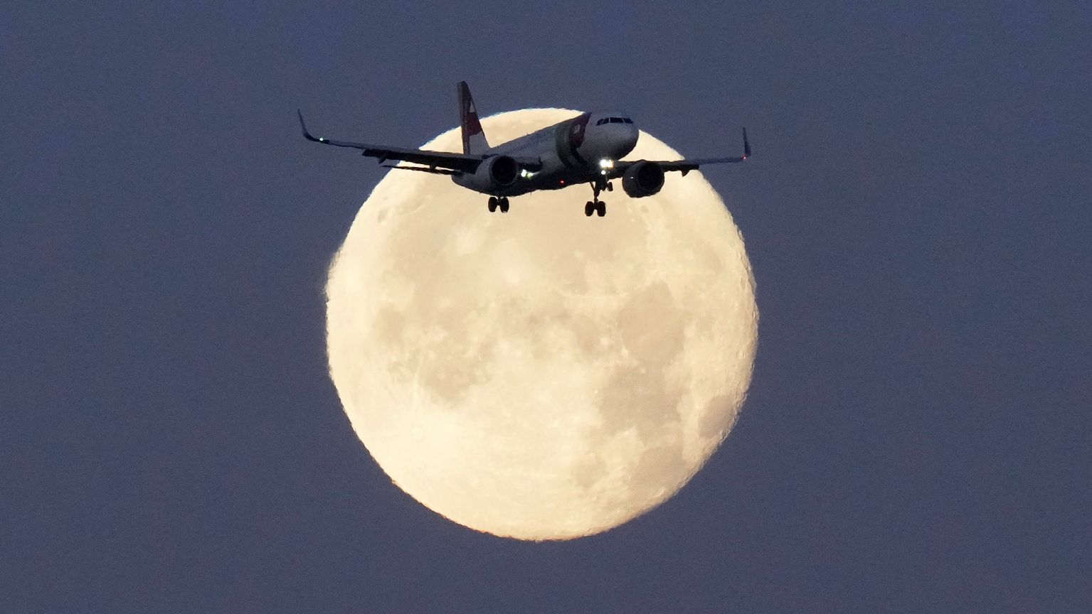 ناسا تُحدد الموعد النهائي للعودة إلى القمر