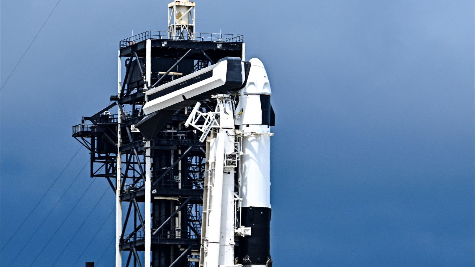 المغرب يطلق أول قمرين اصطناعيين "نانومتريين"