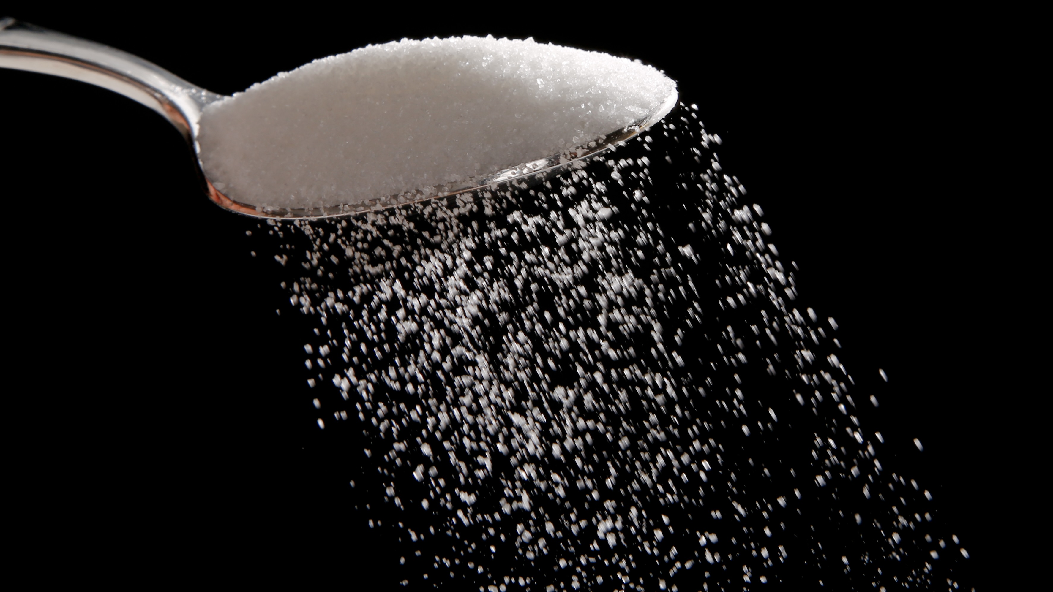 ما خطورة السكر والملح على صحتك؟