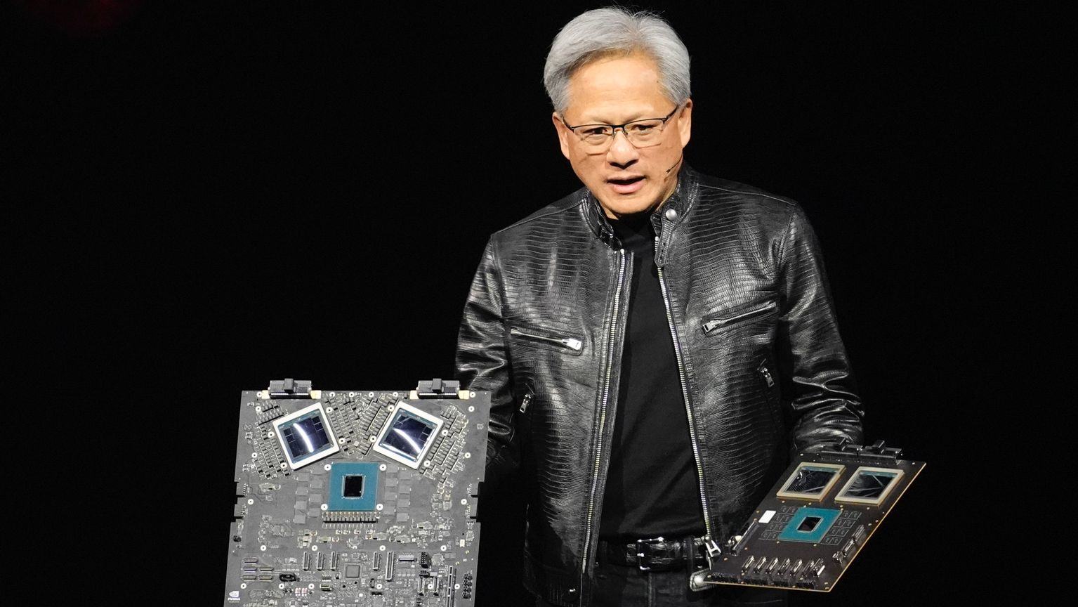 إنفيديا تطيح بـ"آبل" من القمة