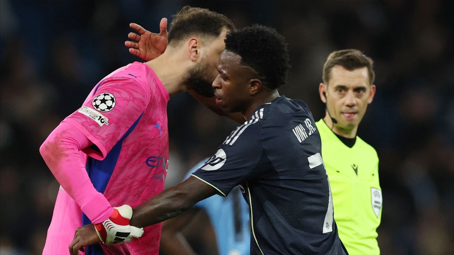 دوناروما: فينيسيوس بطل يجب أن يحبه الجميع