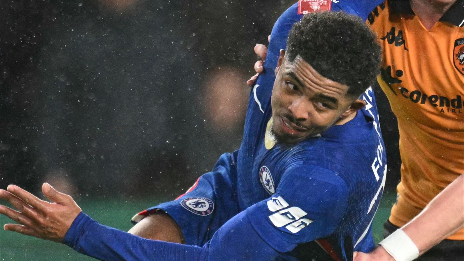 ديربي القبح والعنصرية في البريميرليغ