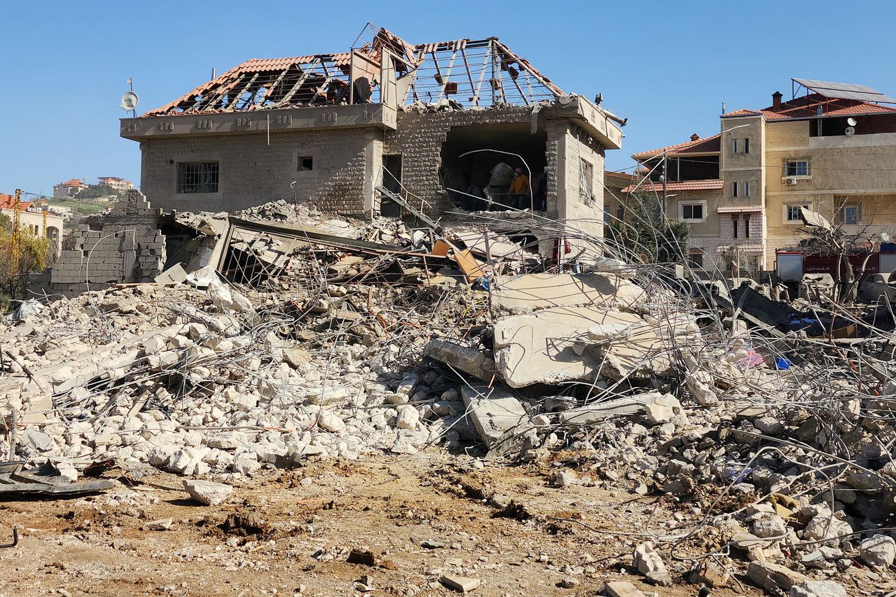 غارات إسرائيل في البقاع تقتل مسؤولا كبيرا بحزب الله