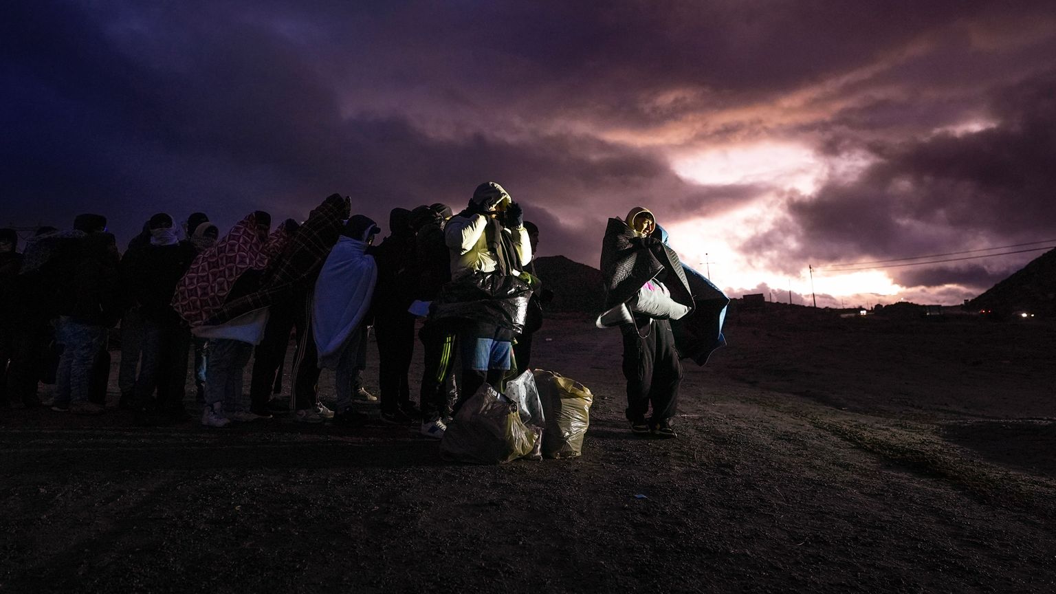 "ترحيل المهاجرين".. الأرقام تُظهر تفوّق بايدن رغم انتقاده لترامب