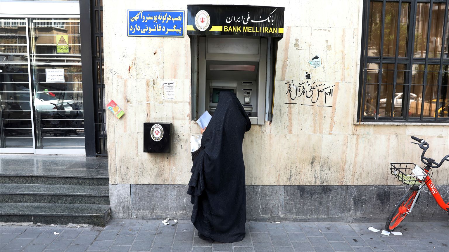 Predatory Sparrow.. كيف عطل قراصنة "الشريان المالي" لإيران؟