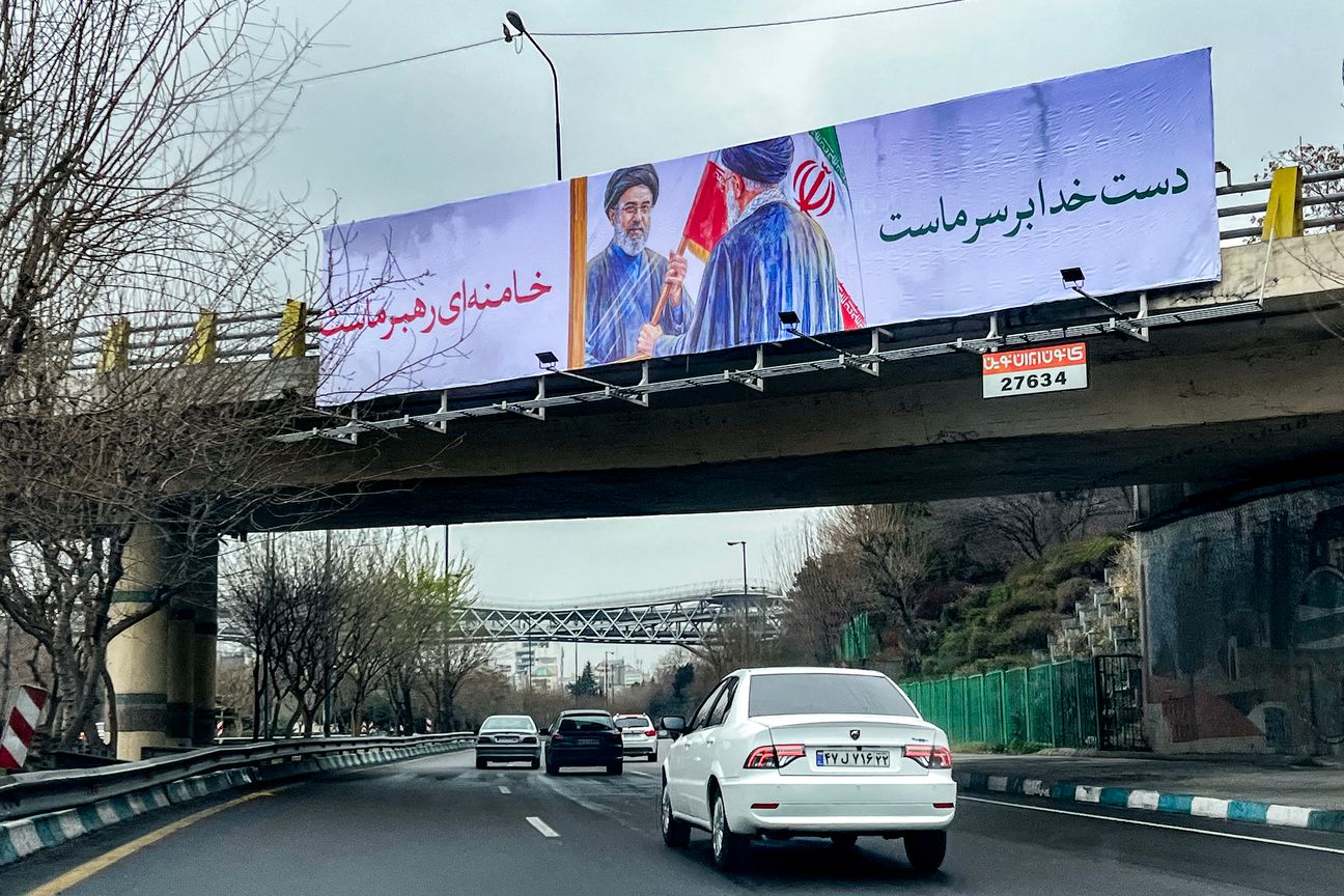 هل تؤجّل الاستخبارات الأميركية سقوط النظام الإيراني؟