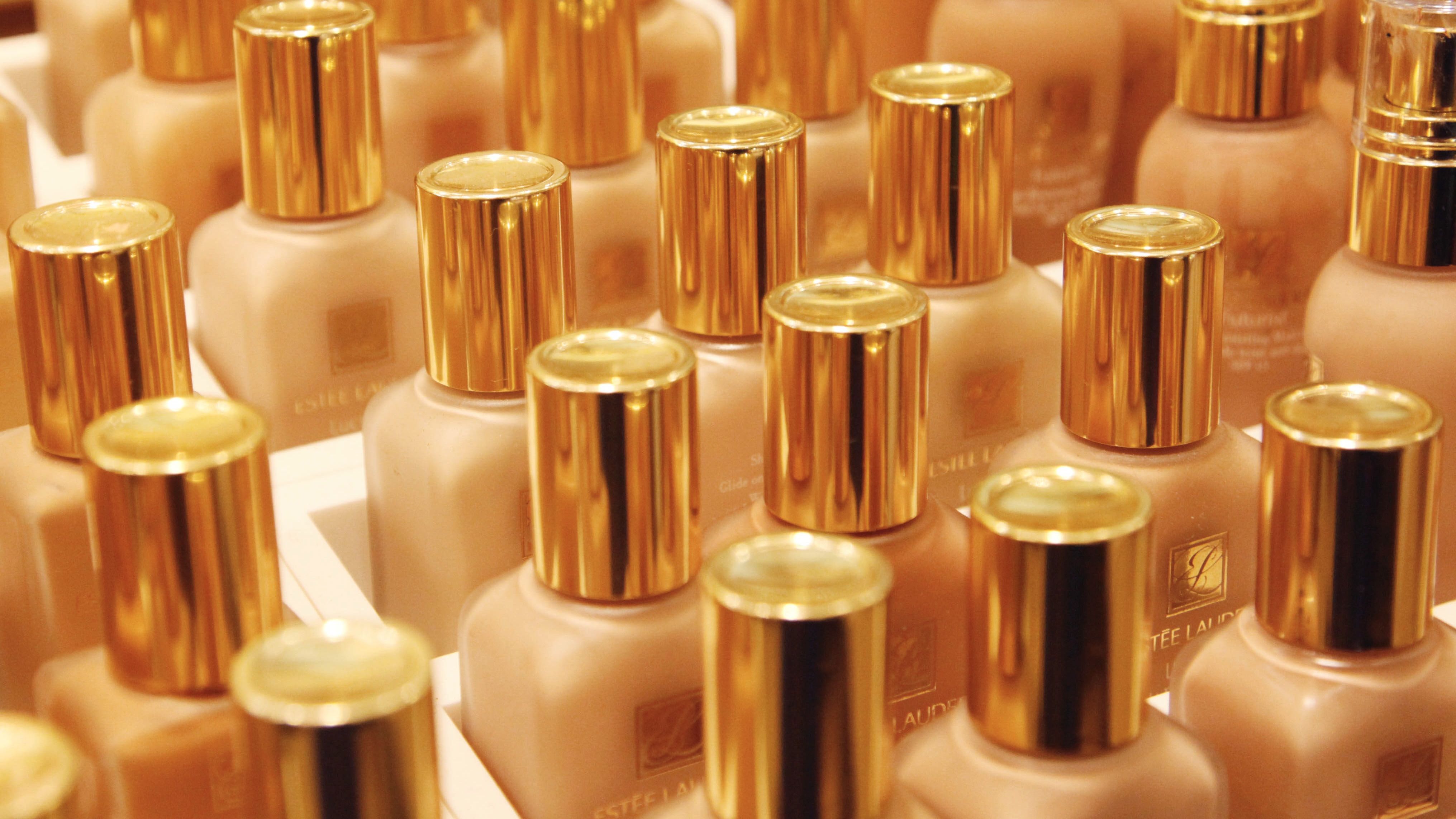 150 ألف لتر من "الخداع".. ضربة قاضية لأكبر أسواق العطور المقلدة