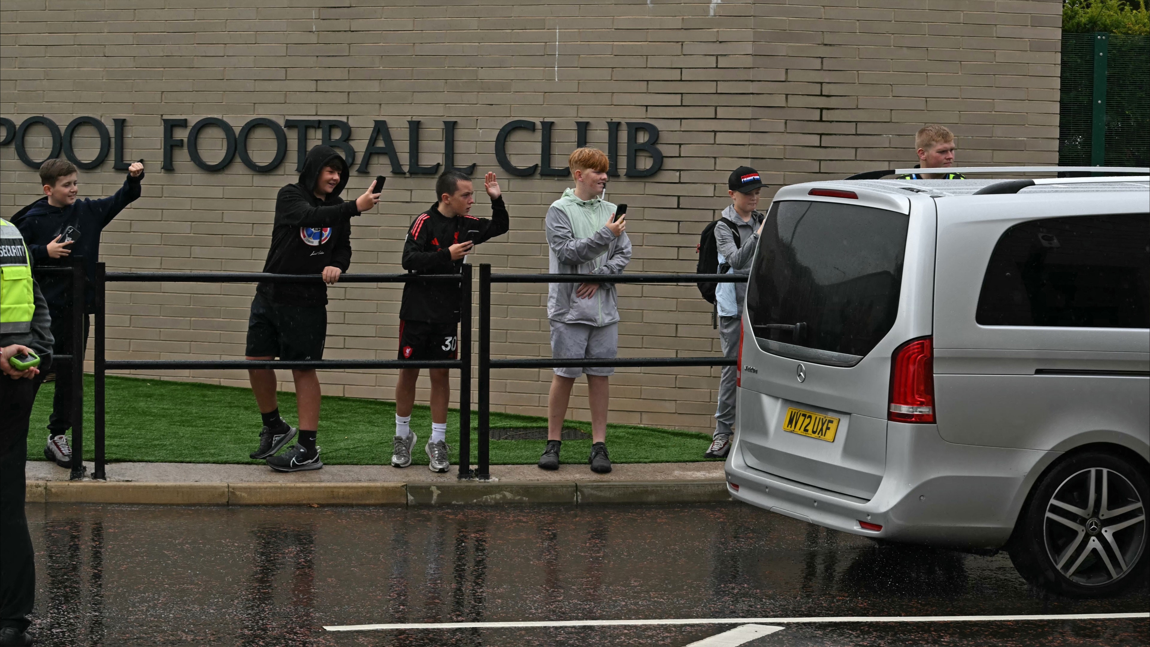 ميركاتو بسخونة الصيف.. كيف تحركت أندية أوروبا؟