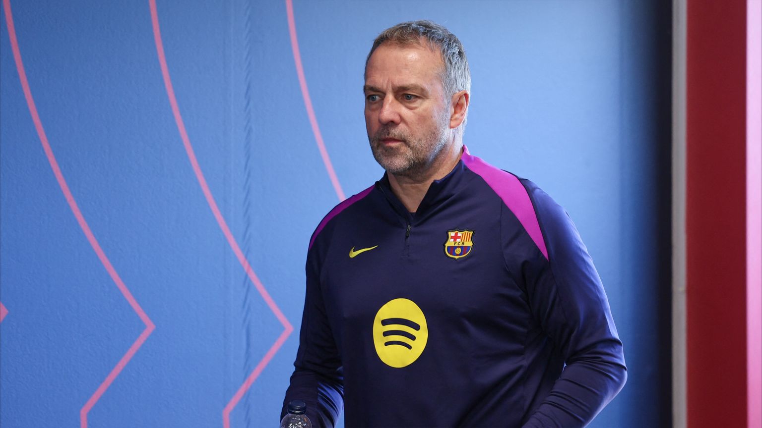 فليك يعتزل في برشلونة