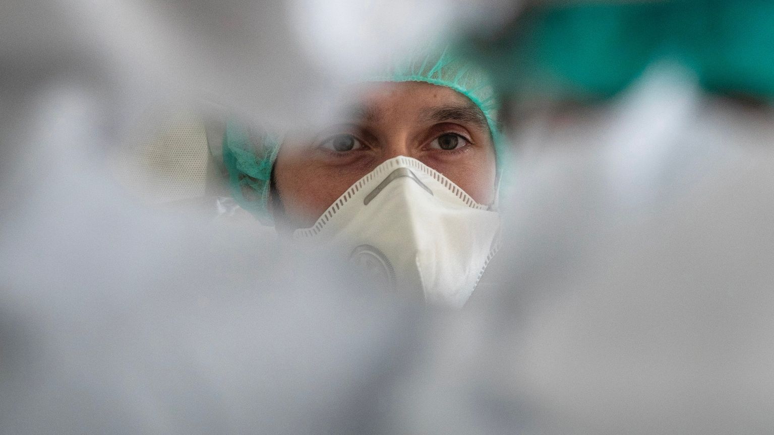 طبيبة مصرية تنتحل شخصية كويتي وتسرق جوازه