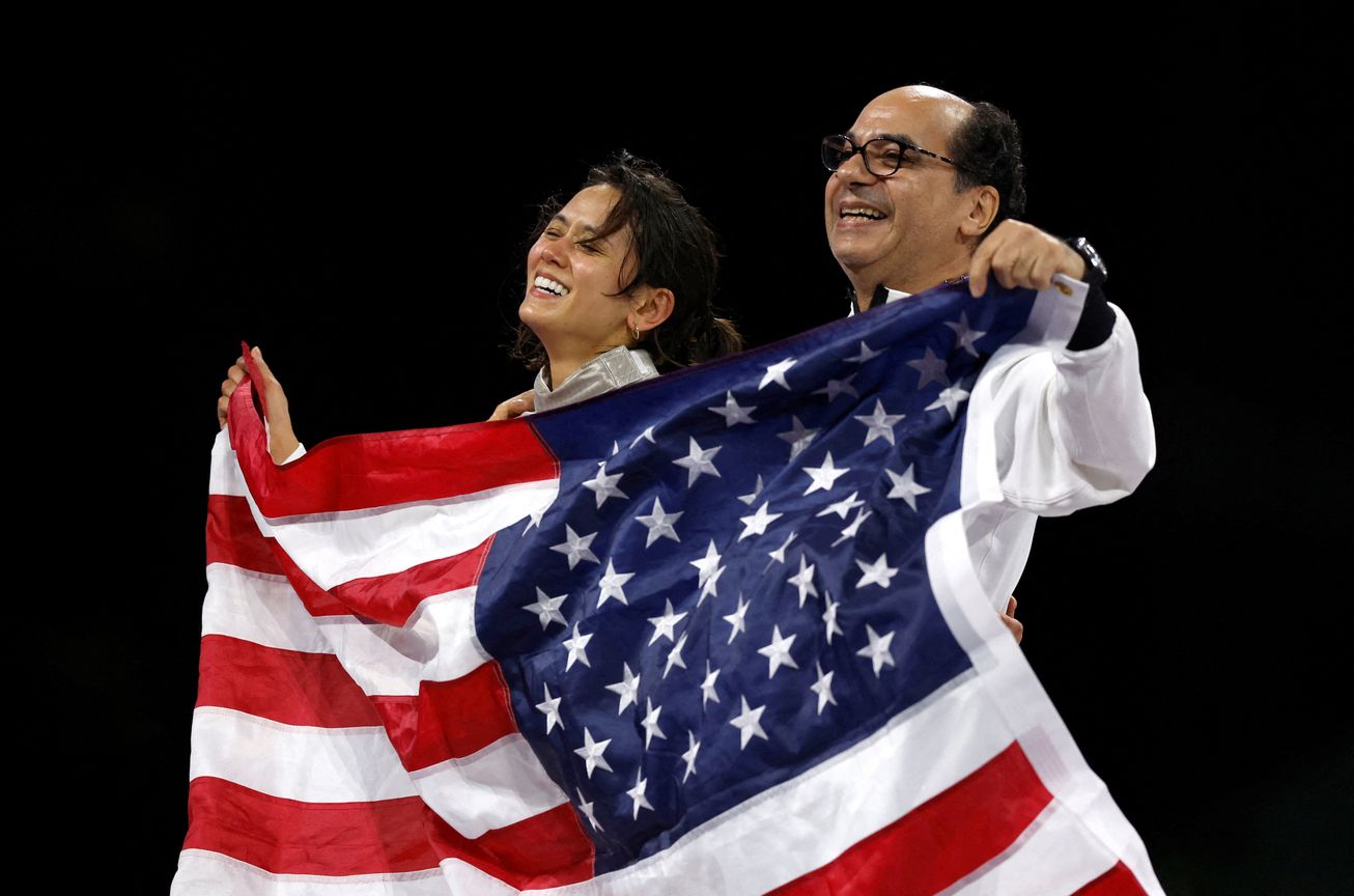 بلينكس تحاور مصريا أهدى 3 ذهبيات لأميركا