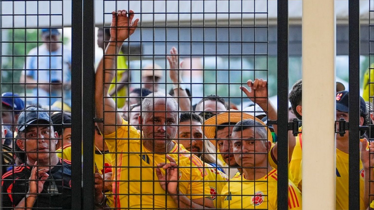 من أوروبا إلى كوبا أميركا.. شغب الجماهير الأبرز في كرة القدم