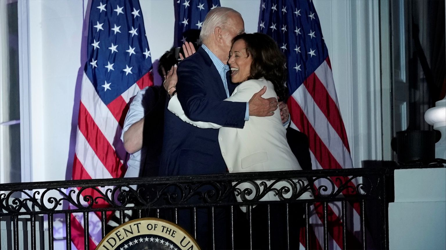 معركة بديل بايدن.. هاريس ليست وحدها