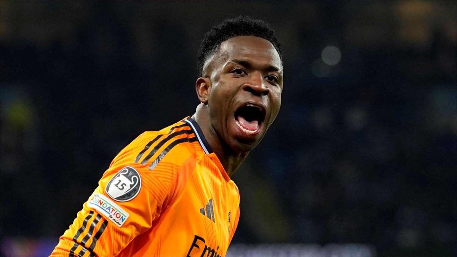 بعد إشارة فينيسيوس.. كيف تحصل فرق أوروبا على شعار الأبطال؟