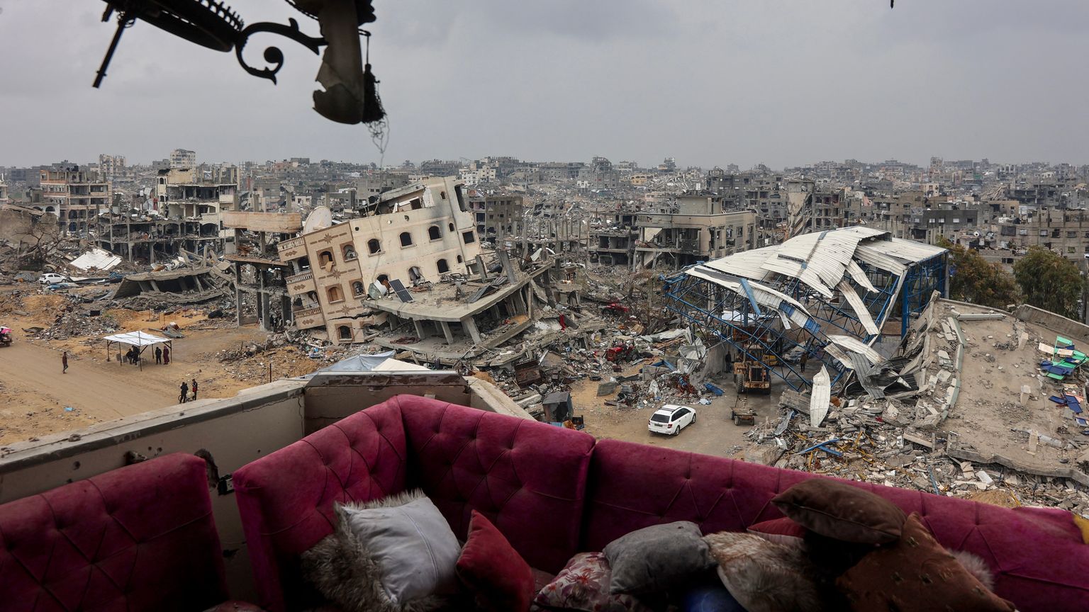 كيف ينفي نووي هيروشيما "حجة 15 عاما" لإعمار غزة؟