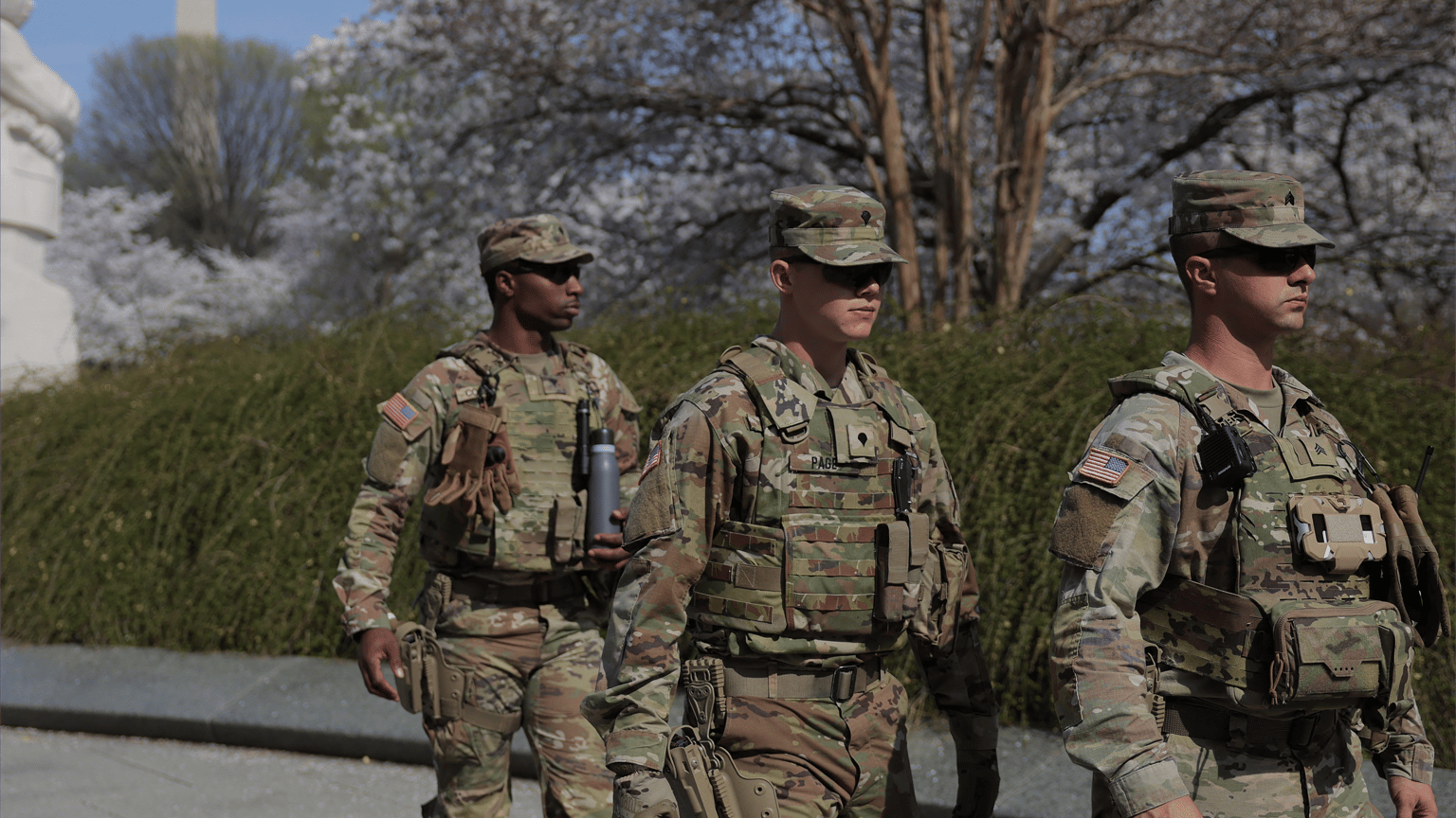 ترامب يؤجل الإنذار.. لكن التعزيزات العسكرية تمهد لمرحلة أخطر