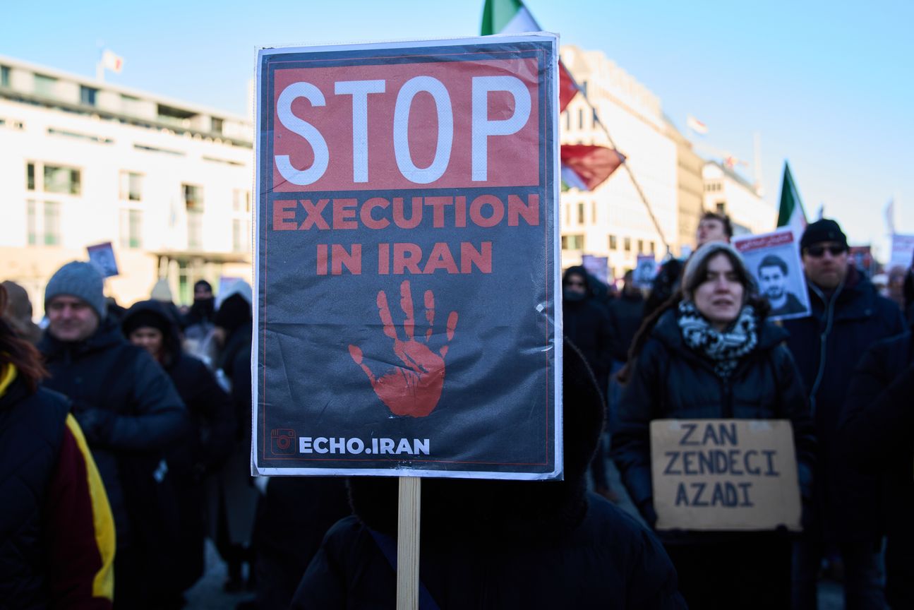 تورك يُحذّر: إيران تُصعّد الإعدام ضد متظاهري يناير