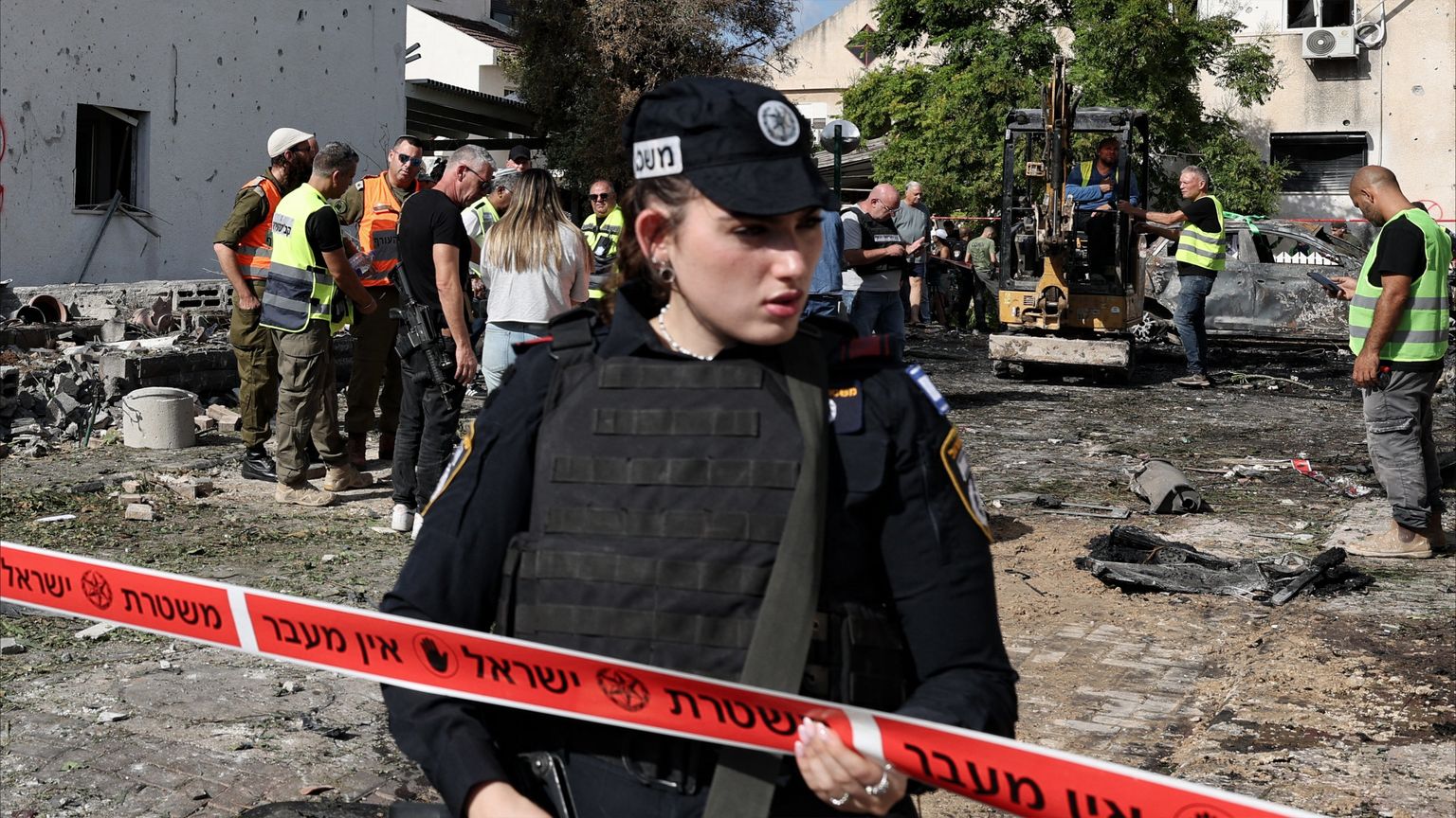 "حزب الله في الزاوية".. كيف ينقذ نتنياهو نفسه بتخطي سياسة الردع؟