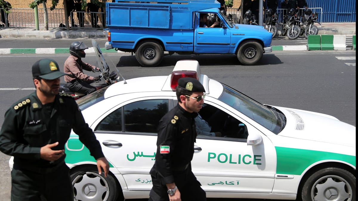 مقتل مخرج إيراني وزوجته طعنا في منزلهما