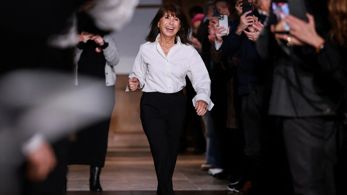 فيرونيك نيشانيان تسلم راية "هيرميس" لمصممة جديدة