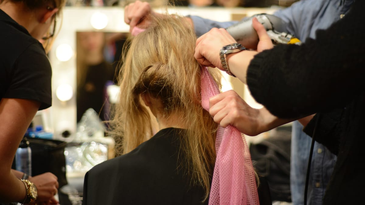 فوائد زيت الخروع للشعر وكيفية استخدامه