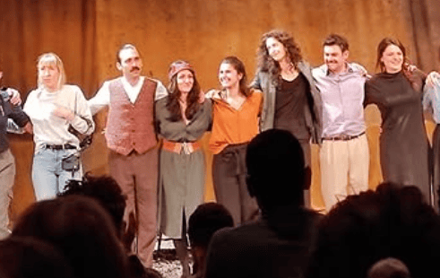 "4211 كلم" بين باريس وطهران.. رحلة من المنفى إلى المسرح