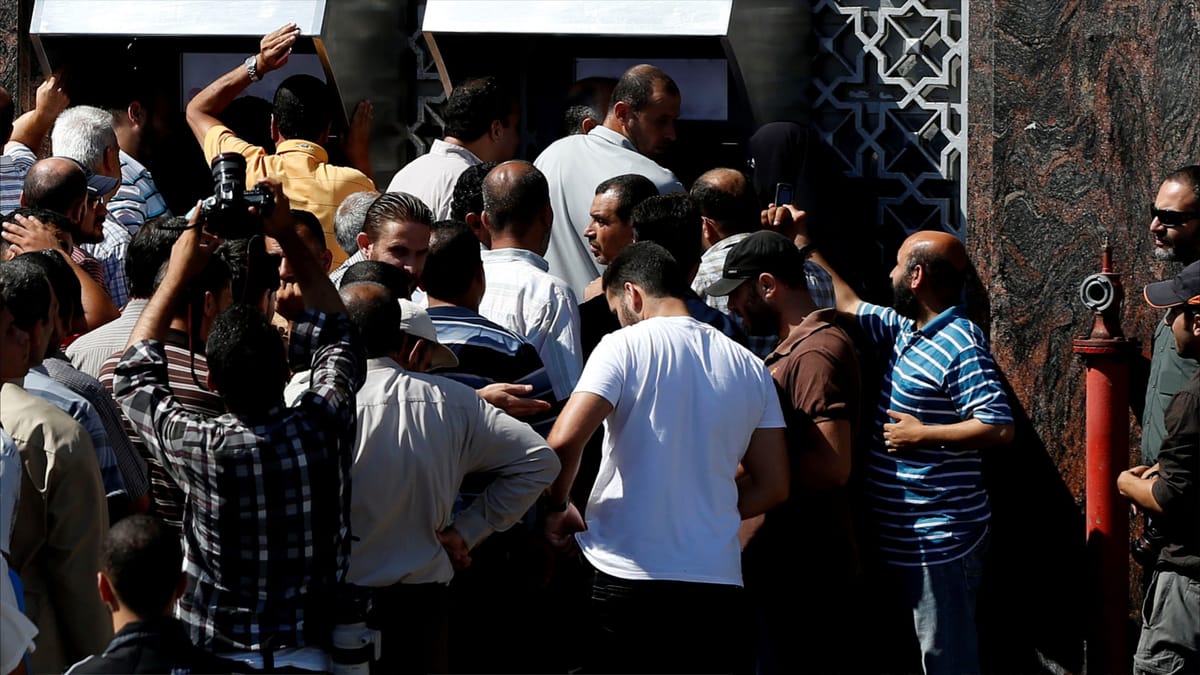 من ينهب ملايين بنك فلسطين في غزة؟