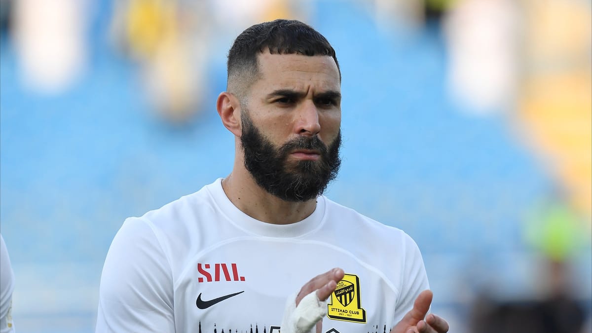 هل يرحل؟.. بنزيمة يربك المشهد في الاتحاد