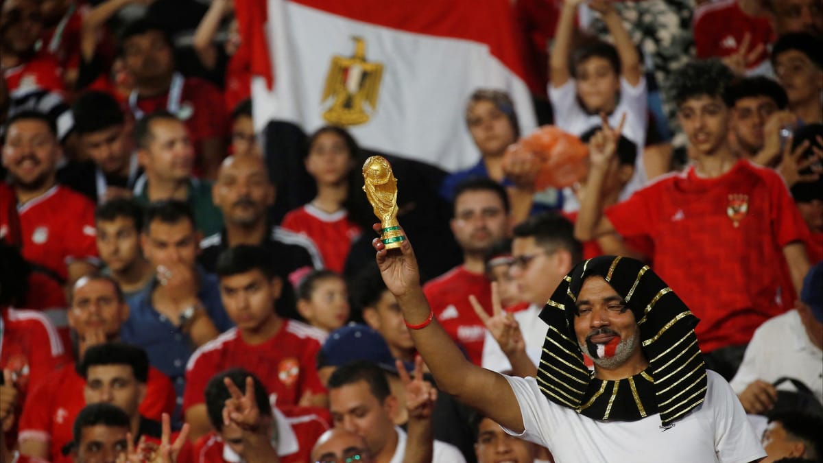 حريق ضخم يوقف مباراة في الدوري المصري
