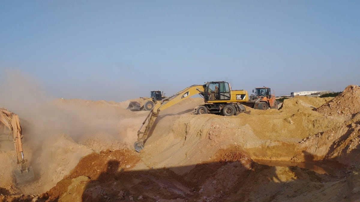 سقط في البئر.. استنفار مصري لإنقاذ رجل المنيا