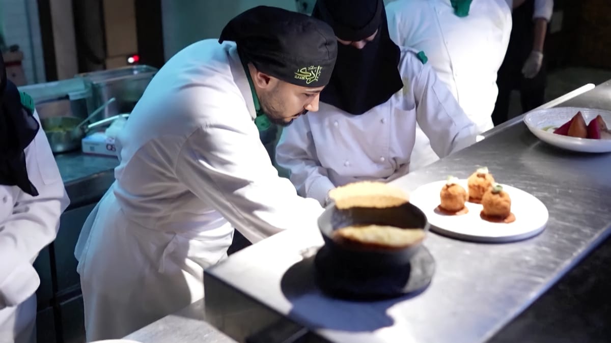 "زادك" السعودية تنمّي قطاع السياحة من المطبخ
