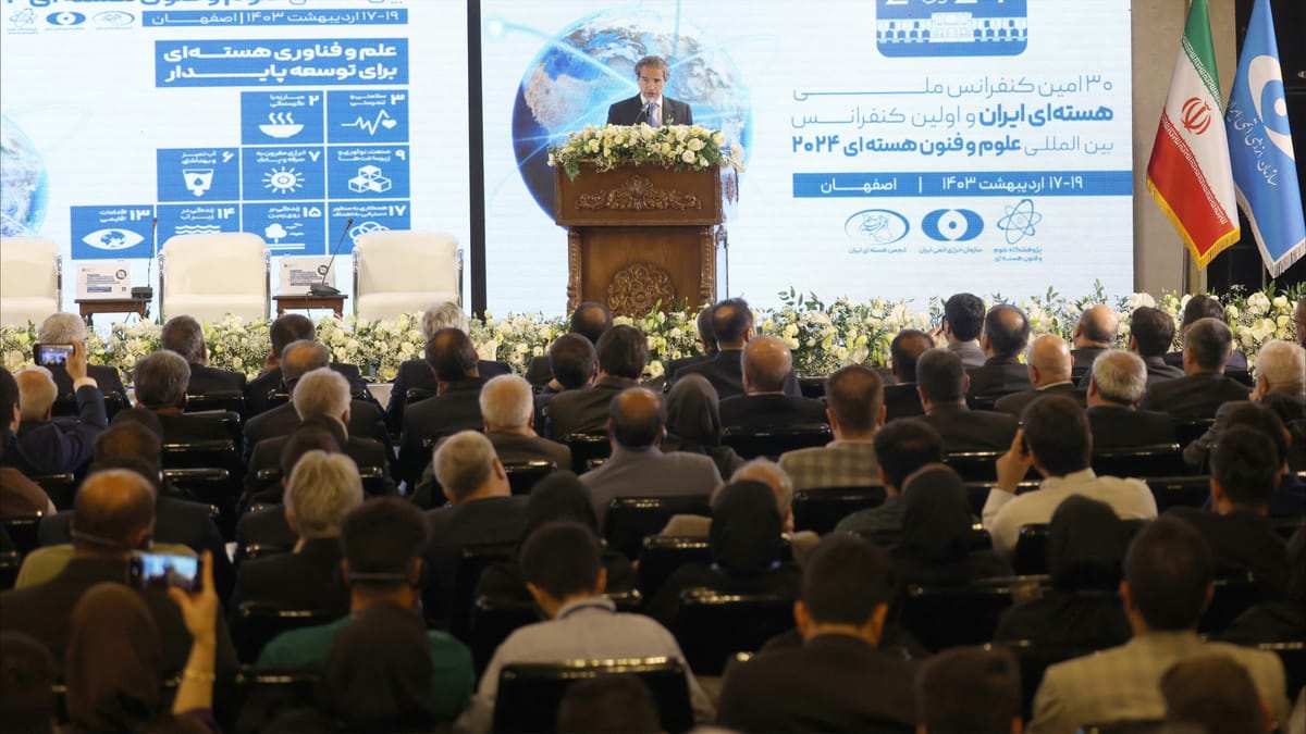 غروسي يحث إيران على تسريع المفاوضات النووية