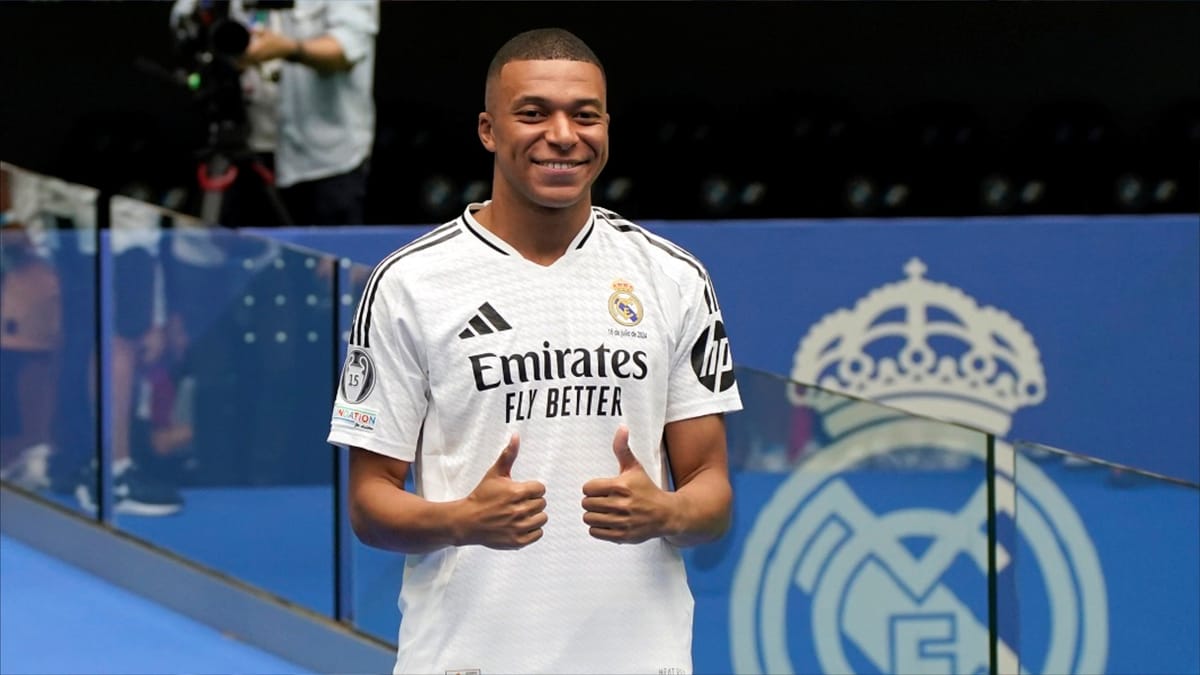 يلامس نجوم السماء.. قميص "غريب" يعود لريال مدريد