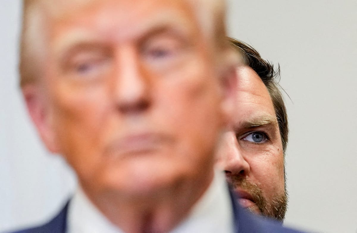 "الأوفر حظا" لانتخابات 2028.. ترامب يسوق لنائبه