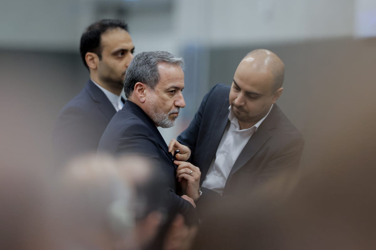 مهلة طهران لا توقف العدّاد.. هل يضرب ترامب إيران؟